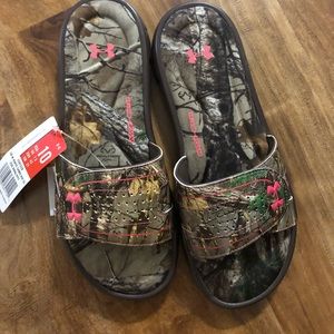 Under Armour Shoes - Under Armour realtree-camo/pink slide on sandals Under Armour Shoes - Under Armour realtree-camo/pink slide on sandals